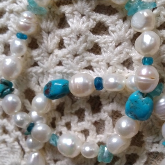 SET OF 2 STRETCH PEARL, TURQUOISE AND APATITE BRACELETS - Picture 3 of 3